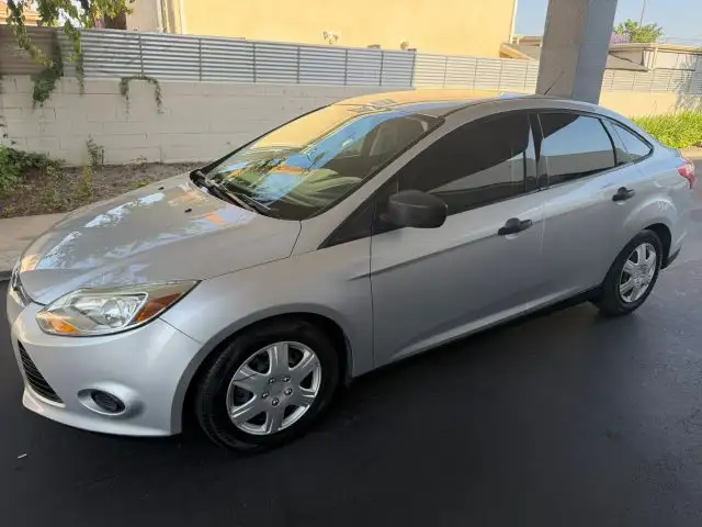 2014 Ford Focus Sedan S's photo