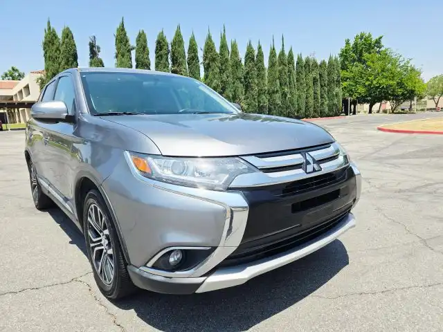 2018 Mitsubishi Outlander SE FWD's photo