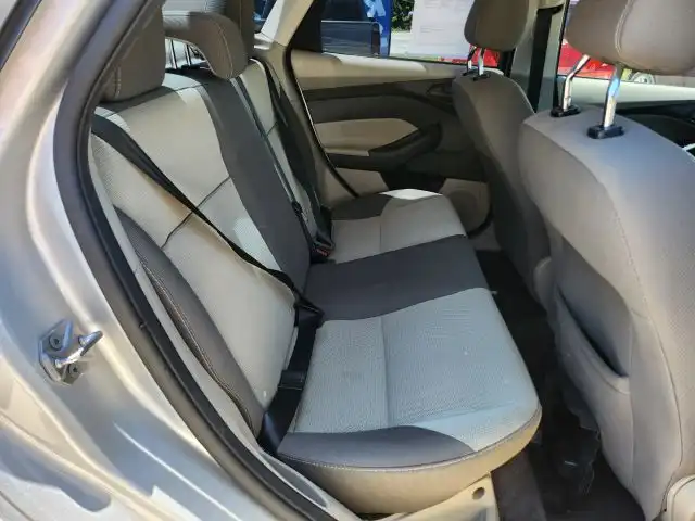 2012 Ford Focus Sedan SE's photo