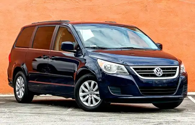 2014 Volkswagen Routan's photo