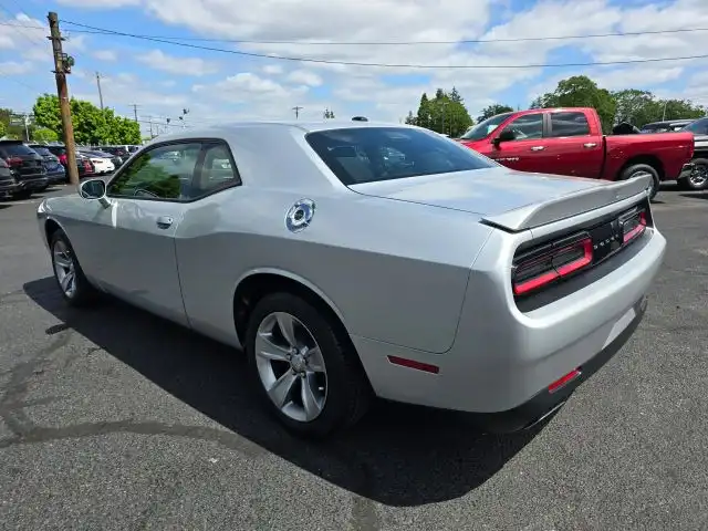 2020 Dodge Challenger SXT Auto's photo