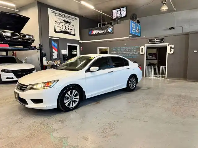 2013 Honda Accord LX Auto's photo