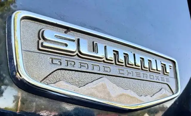 2017 Jeep Grand Cherokee Summit 4WD's photo