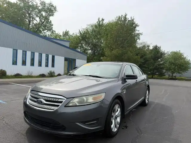 2011 Ford Taurus SEL FWD's photo