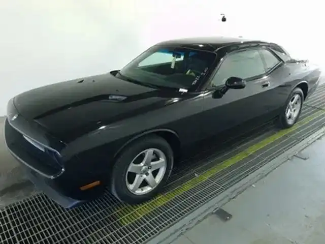 2009 Dodge Challenger SE's photo