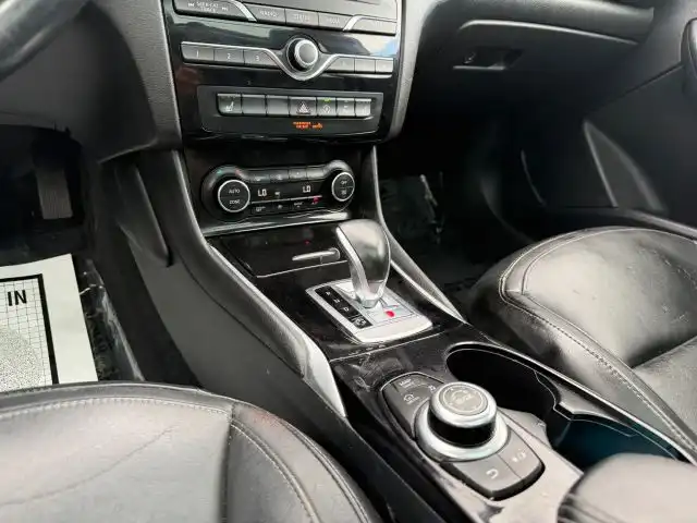 2018 INFINITI QX30 Premium AWD's photo