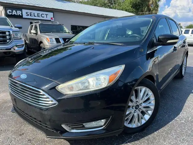 2017 Ford Focus 5 Door Hatch Titanium's photo