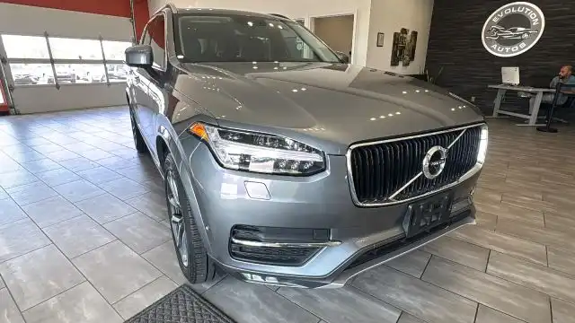 2017 Volvo XC90 T6 AWD Momentum's photo