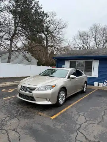 2013 Lexus ES 350 300h's photo
