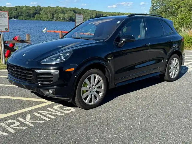 2016 Porsche Cayenne S E-Hybrid's photo