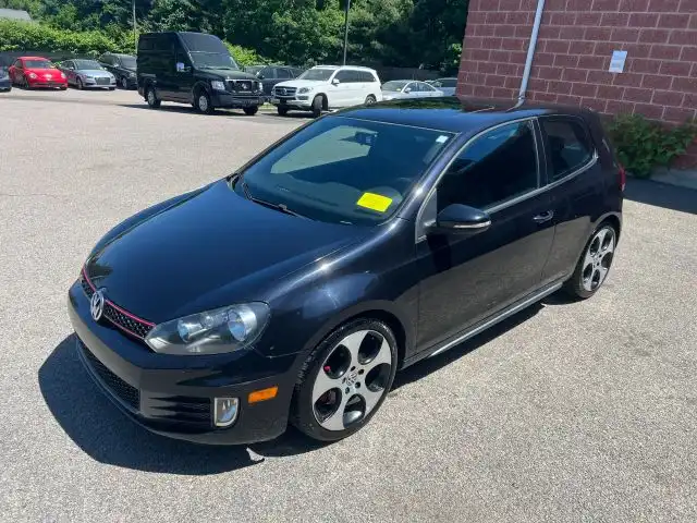2012 Volkswagen Golf GTI 2-door's photo