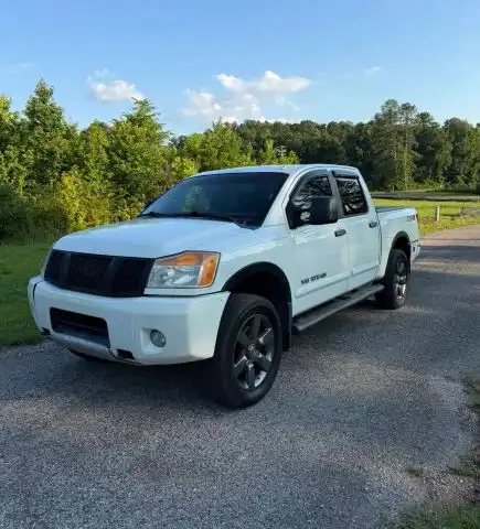 2015 Nissan Titan PRO-4X 4X4 Crew Cab SWB's photo