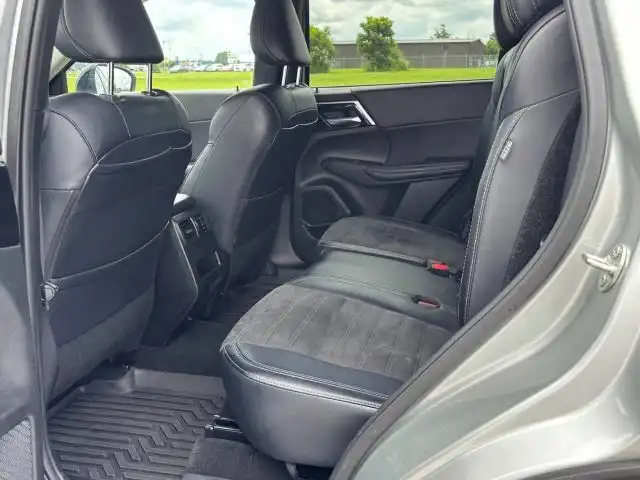 2024 Mitsubishi Outlander SE 2WD's photo
