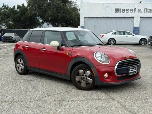 2018 MINI Cooper 4 Door's photo