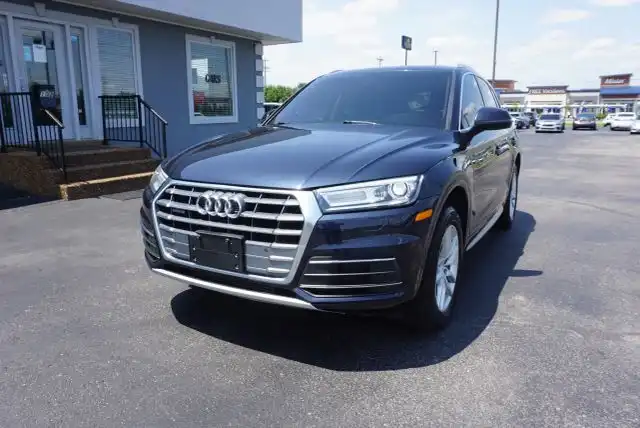 2020 Audi Q5 45 Titanium quattro S tronic Premium's photo