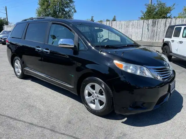 2013 Toyota Sienna LE V6 8-Passenger's photo