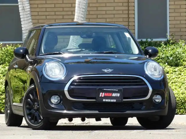 2018 MINI Cooper Base's photo