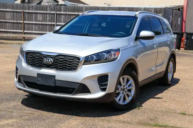 2019 Kia Sorento LX AT's photo