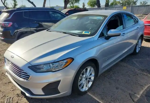 2019 Ford Fusion SE's photo