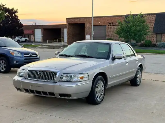 2008 Mercury Grand Marquis GS's photo