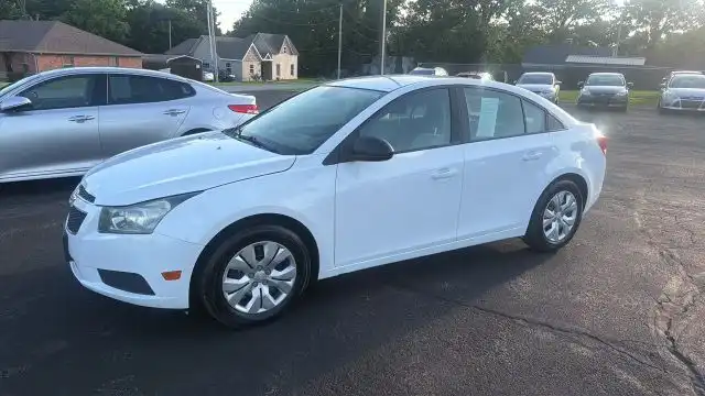 2014 Chevrolet Cruze LS Auto's photo
