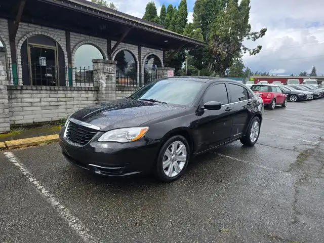2013 Chrysler 200 Touring's photo