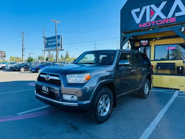 2013 Toyota 4Runner SR5 4x4 V6's photo