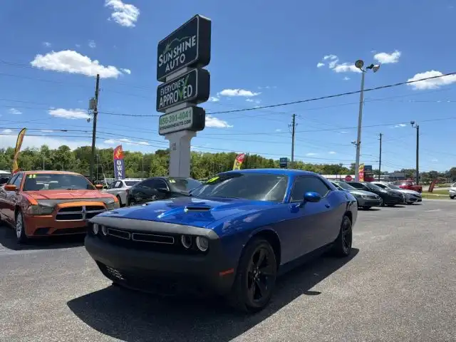 2019 Dodge Challenger SXT Auto's photo