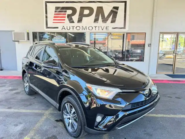 2017 Toyota RAV4 XLE's photo