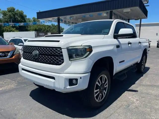 2019 Toyota Tundra SR5 5.7L 4WD FFV Crew Max Short Bed's photo
