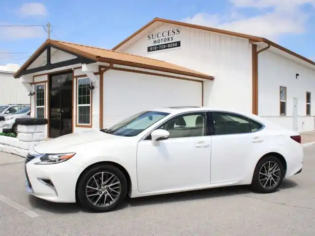 2016 Lexus ES 350 350's photo