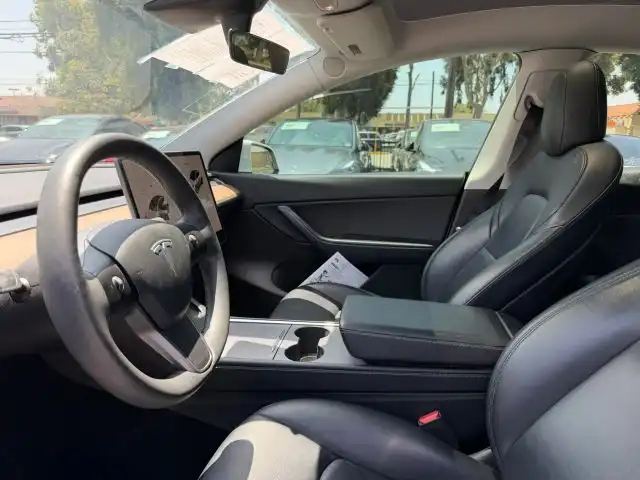 2021 Tesla Model Y Long Range Dual Motor All-Wheel Drive's photo