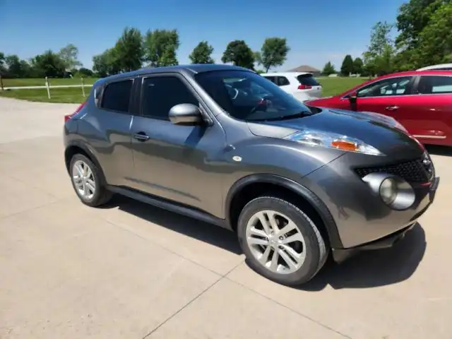2012 Nissan Juke SL FWD MT's photo