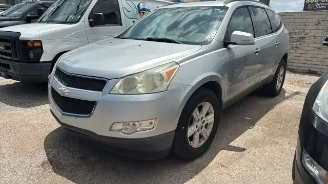 2011 Chevrolet Traverse 2LT FWD's photo