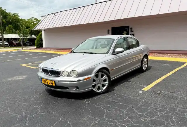 2003 Jaguar X-Type 3.0's photo