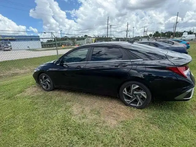 2025 Hyundai Elantra 1.6 HEV Limited DCT's photo
