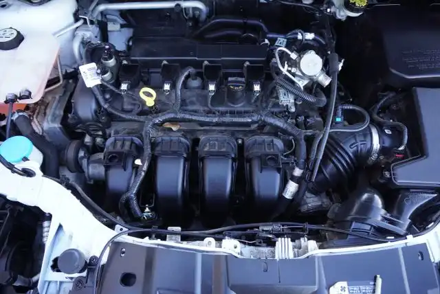 2016 Ford Focus Sedan S's photo