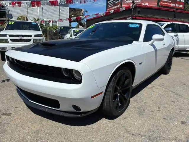 2016 Dodge Challenger R/T's photo