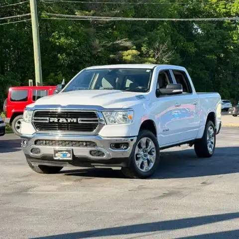 2020 RAM 1500 Big Horn/Lone Star 4x4 Crew Cab 5'7's photo