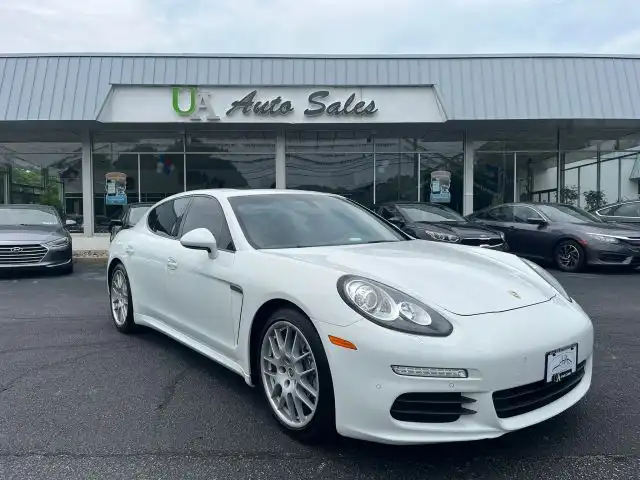 2015 Porsche Panamera 4's photo