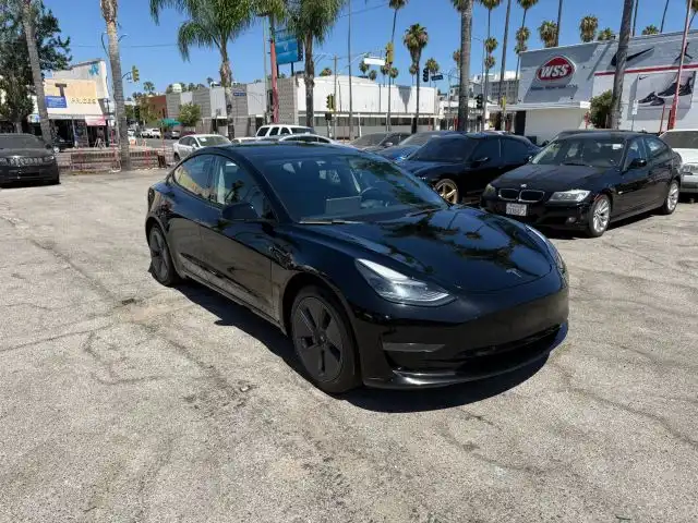 2022 Tesla Model 3 Standard Range Plus's photo