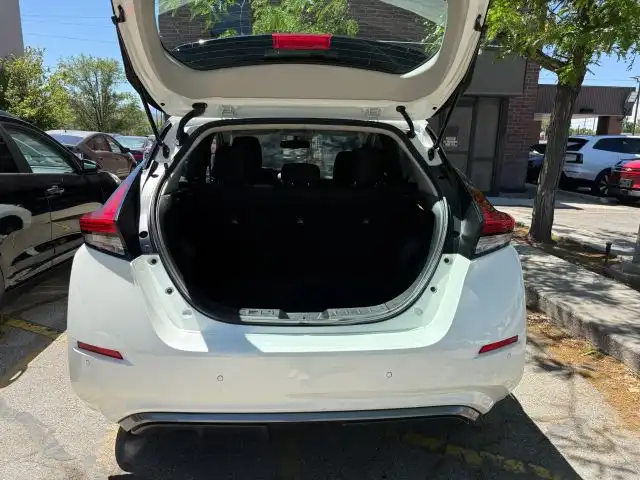 2023 Nissan Leaf SV Plus's photo