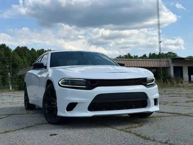 2017 Dodge Charger SE's photo