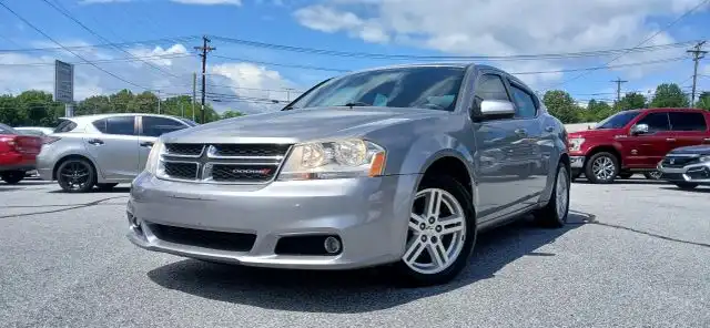 2013 Dodge Avenger SXT's photo