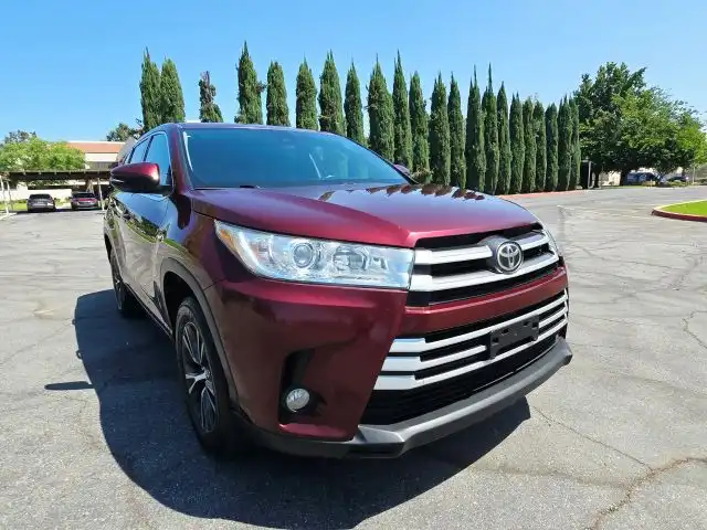 2017 Toyota Highlander LE Plus V6's photo