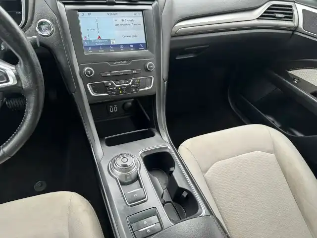 2020 Ford Fusion SE FWD's photo