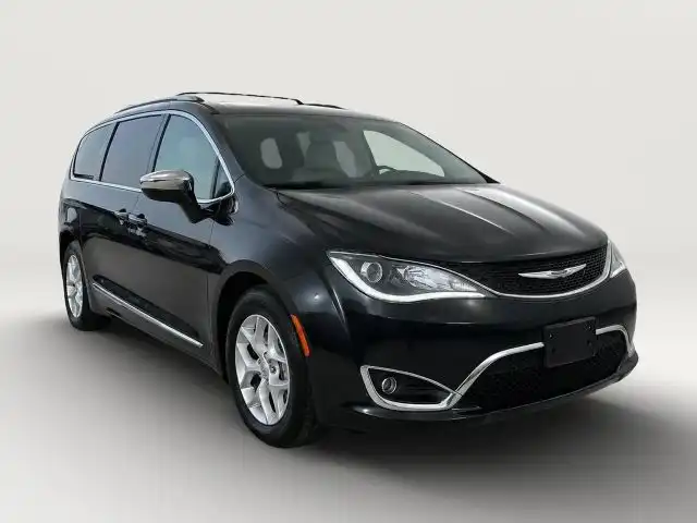 2020 Chrysler Pacifica Limited's photo