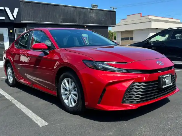2026 Toyota Camry LE Hybrid's photo