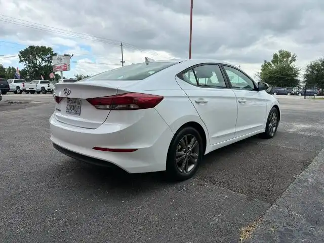 2018 Hyundai Elantra 2.0 SEL A/T SULEZ's photo