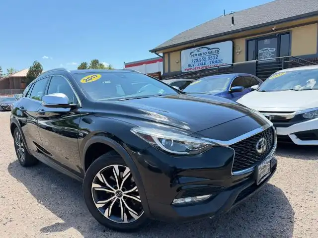 2017 INFINITI QX30 Premium AWD's photo